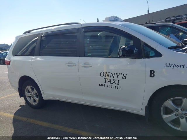 40081660 :رقم المزاد ، 5TDKK3DC0GS711021 vin ، 2016 Toyota Sienna Le مزاد بيع