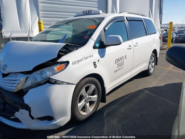 40081660 :رقم المزاد ، 5TDKK3DC0GS711021 vin ، 2016 Toyota Sienna Le مزاد بيع