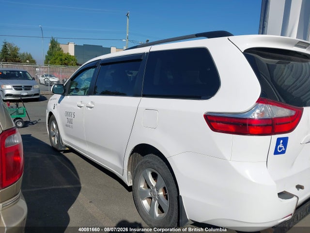 40081660 :رقم المزاد ، 5TDKK3DC0GS711021 vin ، 2016 Toyota Sienna Le مزاد بيع