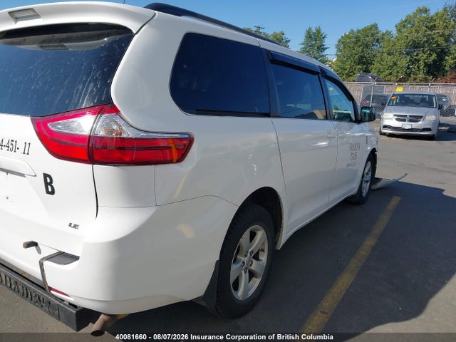 40081660 :رقم المزاد ، 5TDKK3DC0GS711021 vin ، 2016 Toyota Sienna Le مزاد بيع