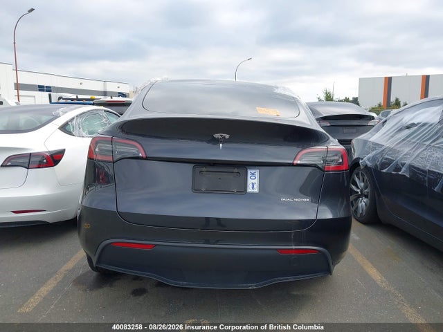 Tesla Model Y 2024 7SAYGDEE3RF015734 Image 17