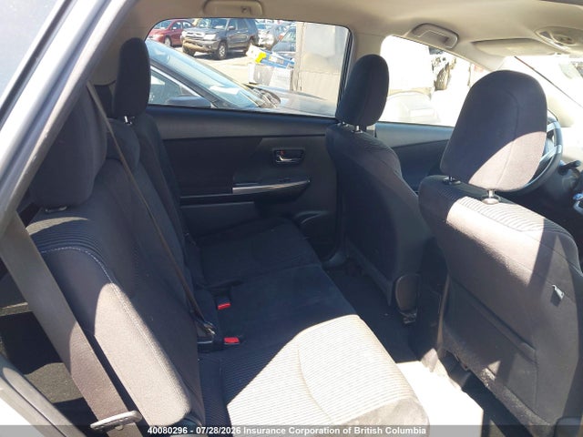 Toyota PRIUS V 2015 JTDZN3EU4FJ020003 Image 8