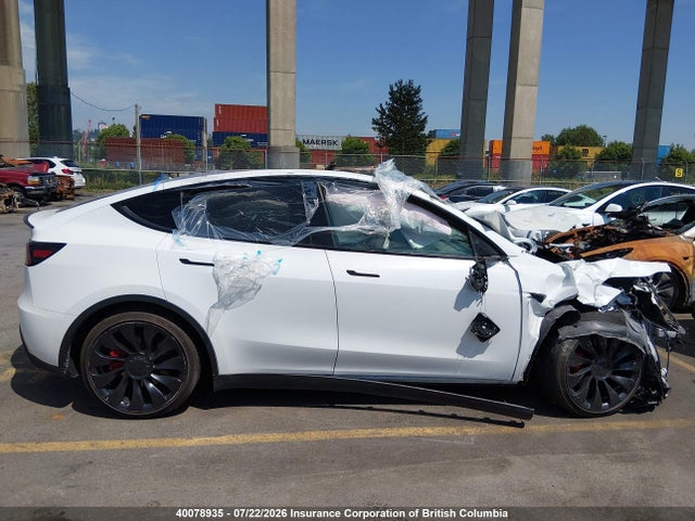 7SAYGDEF8NF576157 Tesla Model Y