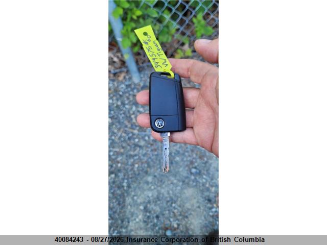 3VV0B7AX1JM012575 Volkswagen TIGUAN S