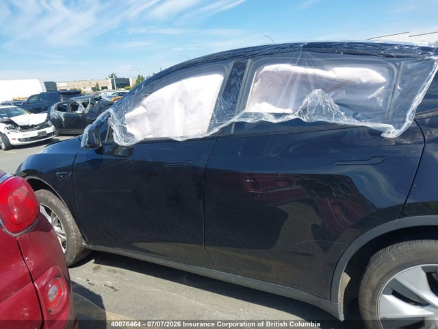Продажа на аукционе авто 2024 Tesla Model Y, vin: 7SAYGDEEXRF055647, номер лота: 40076464