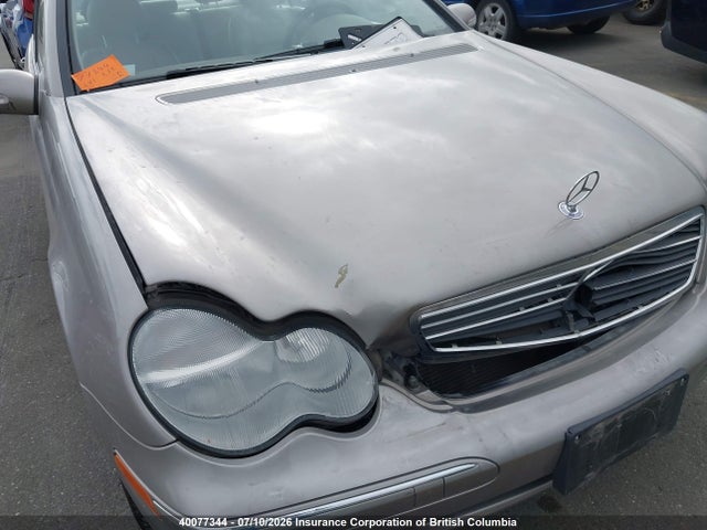 2004 Mercedes-benz C 230k Sport Sedan მანქანა იყიდება აუქციონზე, vin: WDBRF40JX4F549664, აუქციონის ნომერი: 40077344