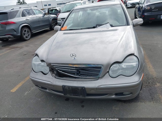2004 Mercedes-benz C 230k Sport Sedan მანქანა იყიდება აუქციონზე, vin: WDBRF40JX4F549664, აუქციონის ნომერი: 40077344