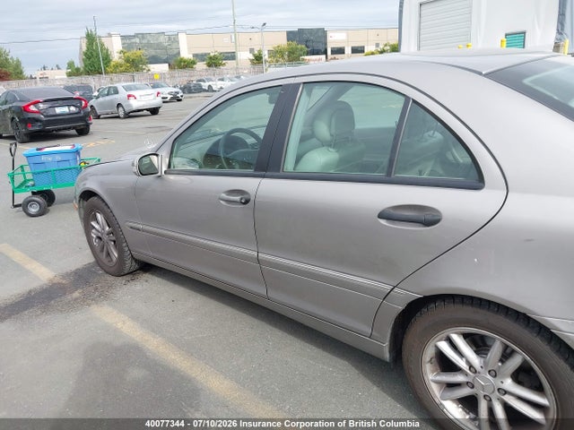 2004 Mercedes-benz C 230k Sport Sedan მანქანა იყიდება აუქციონზე, vin: WDBRF40JX4F549664, აუქციონის ნომერი: 40077344