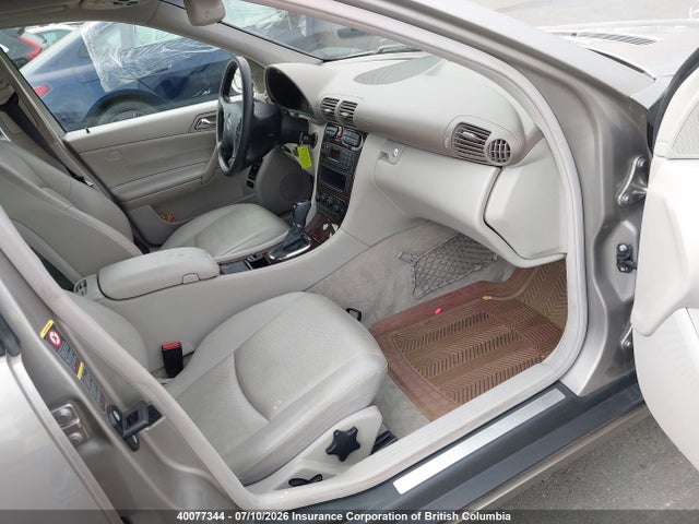 2004 Mercedes-benz C 230k Sport Sedan მანქანა იყიდება აუქციონზე, vin: WDBRF40JX4F549664, აუქციონის ნომერი: 40077344