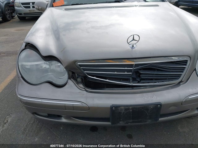 2004 Mercedes-benz C 230k Sport Sedan მანქანა იყიდება აუქციონზე, vin: WDBRF40JX4F549664, აუქციონის ნომერი: 40077344