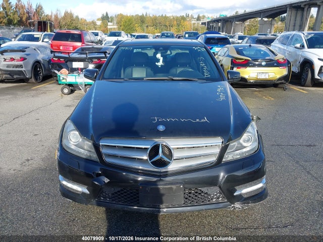 2013 Mercedes-benz C 350 4matic მანქანა იყიდება აუქციონზე, vin: WDDGF8JB8DA745046, აუქციონის ნომერი: 40079909