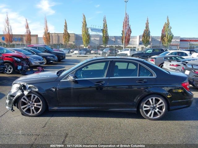 2013 Mercedes-benz C 350 4matic მანქანა იყიდება აუქციონზე, vin: WDDGF8JB8DA745046, აუქციონის ნომერი: 40079909