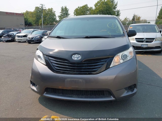 Toyota Sienna 2015 5TDZK3DC4FS534115 Image 13