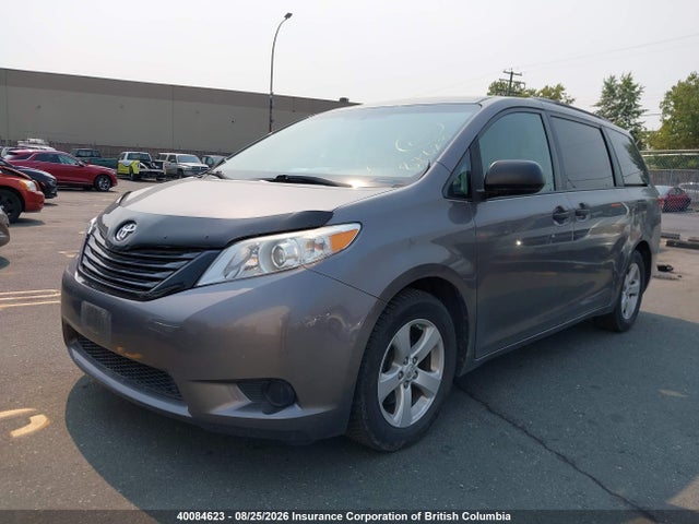 Toyota Sienna 2015 5TDZK3DC4FS534115 Image 2