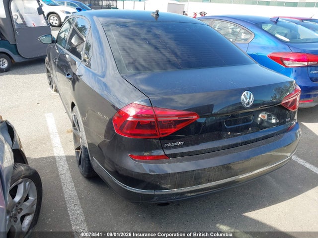 1VWAA7A3XJC019705 Volkswagen Passat S/r-line