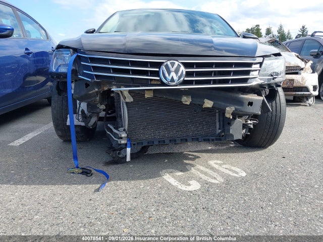 1VWAA7A3XJC019705 Volkswagen Passat S/r-line