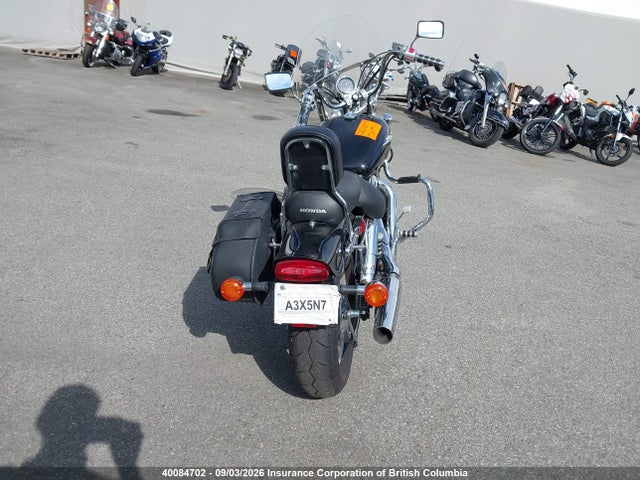 40084702 :رقم المزاد ، 1HFSC18246A000104 vin ، 2006 Honda Vt1100 C3 مزاد بيع