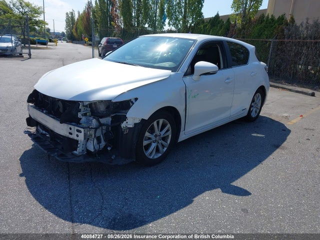 Lexus CT 200 2015 JTHKD5BH0F2214009 Image 2