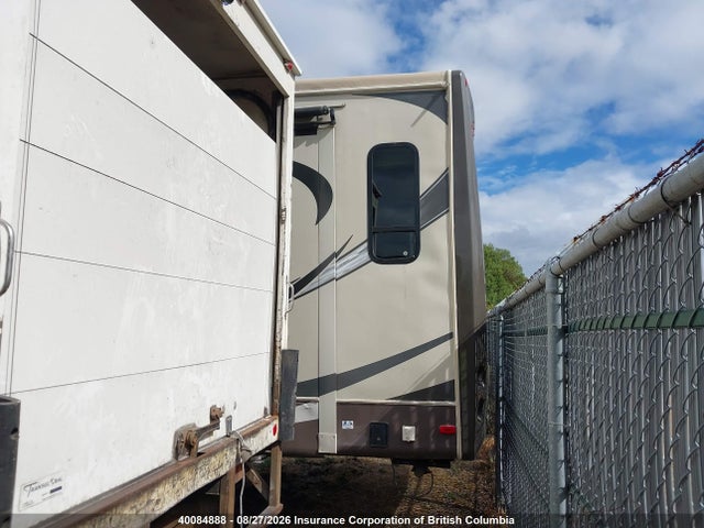 40084888 :رقم المزاد ، 5SFBG4126DE256919 vin ، 2013 Heartland Trailer 5th Wheel مزاد بيع