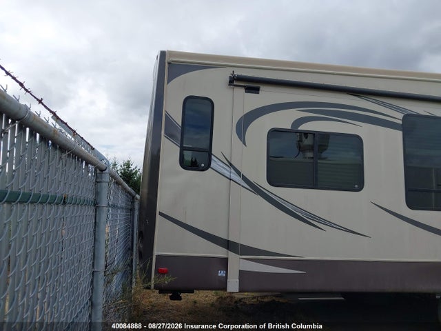 40084888 :رقم المزاد ، 5SFBG4126DE256919 vin ، 2013 Heartland Trailer 5th Wheel مزاد بيع