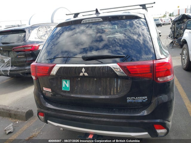 JA4J24A55JZ617305 Mitsubishi Outlander Se/gt