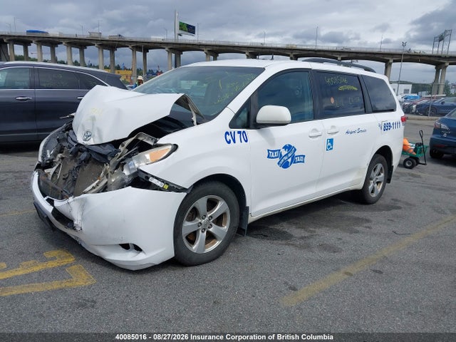 Toyota SIENNA LE 2014 5TDKK3DC7ES501030 Image 2