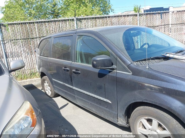 2011 Chrysler Town & Country Touring მანქანა იყიდება აუქციონზე, vin: 2A4RR5DG5BR643352, აუქციონის ნომერი: 40067991