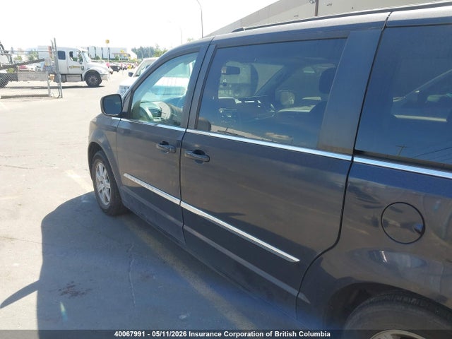 2011 Chrysler Town & Country Touring მანქანა იყიდება აუქციონზე, vin: 2A4RR5DG5BR643352, აუქციონის ნომერი: 40067991