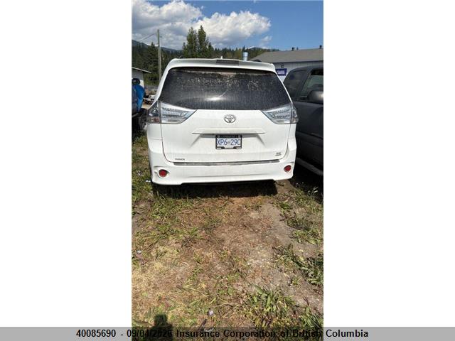 40085690 :رقم المزاد ، 5TDEZ3DC4KS216483 vin ، 2019 Toyota Sienna Se/se Premium مزاد بيع