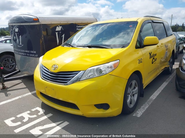 Toyota SIENNA LE 2015 5TDKK3DCXFS635225 Image 2