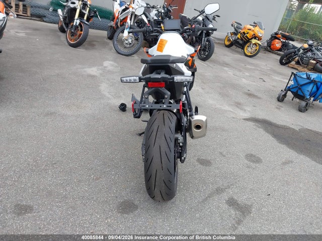 40085844 :رقم المزاد ، VBKTV9404VM915302 vin ، 2027 Ktm 990 Duke مزاد بيع