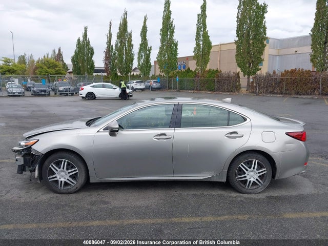 40086047 :رقم المزاد ، JTHBW1GG4G2107033 vin ، 2016 Lexus Es 300h 300h مزاد بيع