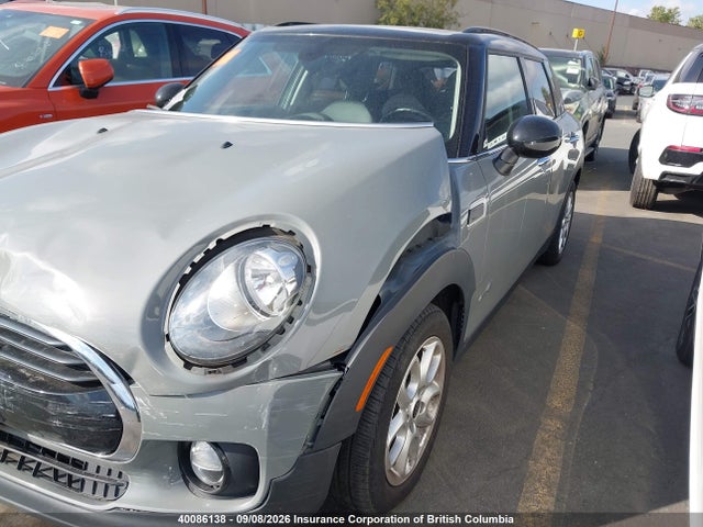 Mini Cooper Clubman All4 2017 WMWLU1C53H2F28162 Image 2