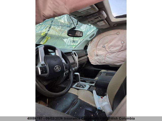 40086197 :رقم المزاد ، 5TFDY5F18HX630651 vin ، 2017 Toyota Tundra Crewmax Sr5/trd Pro مزاد بيع