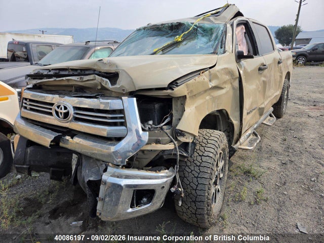 40086197 :رقم المزاد ، 5TFDY5F18HX630651 vin ، 2017 Toyota Tundra Crewmax Sr5/trd Pro مزاد بيع