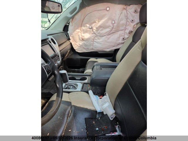 40086197 :رقم المزاد ، 5TFDY5F18HX630651 vin ، 2017 Toyota Tundra Crewmax Sr5/trd Pro مزاد بيع