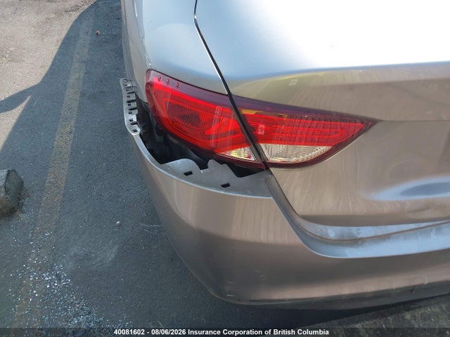 1C3CCCFB4GN126023 Chrysler 200 LX