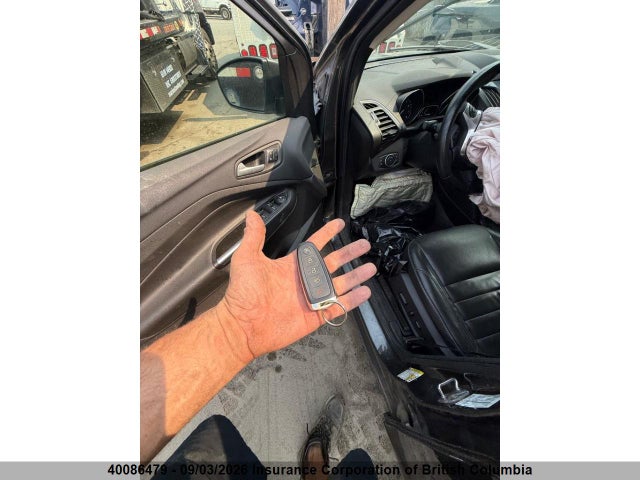 1FMCU9J94GUC70298 Ford Escape Titanium