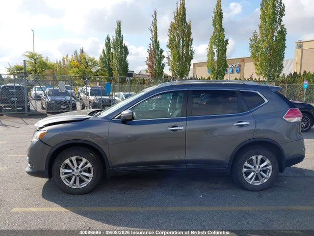 2015 Nissan Rogue მანქანა იყიდება აუქციონზე, vin: 5N1AT2MVXFC790598, აუქციონის ნომერი: 40086596