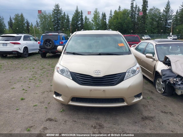 40086140 :رقم المزاد ، 5TDZK3DC7DS342152 vin ، 2013 Toyota Sienna مزاد بيع