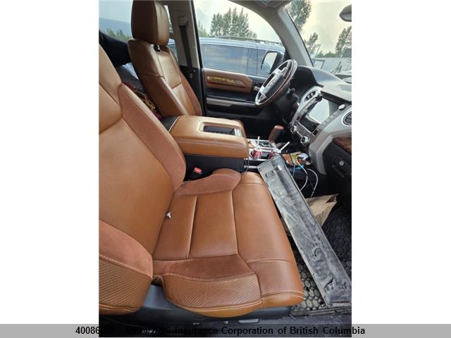 5TFAY5F19LX907898 Toyota Tundra Crewmax 1794/crewmax Platinum