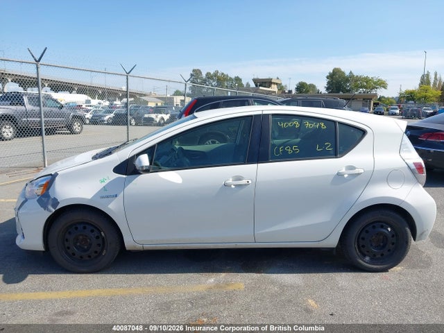 40087048 :رقم المزاد ، JTDKDTB3XD1536377 vin ، 2013 Toyota Prius مزاد بيع
