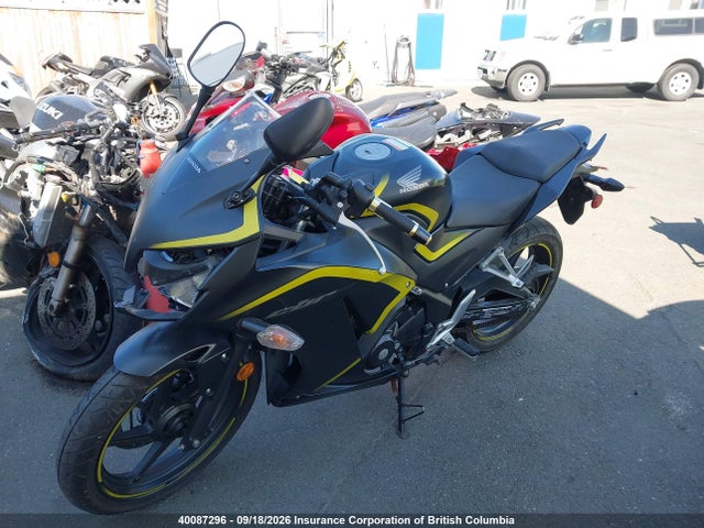 Honda Cbr300 Ra 2015 MLHNC516XF5100886 Image 2