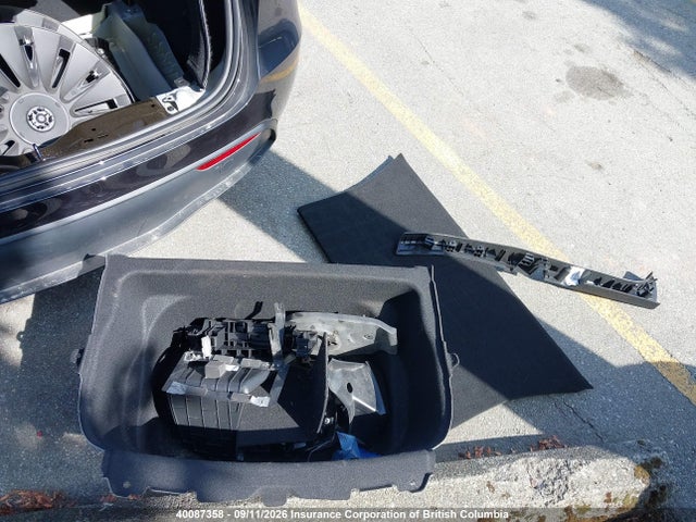 Tesla Model Y 2024 7SAYGDED1RF060596 Image 12