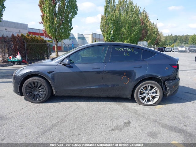 Tesla Model Y 2024 7SAYGDED1RF060596 Image 15