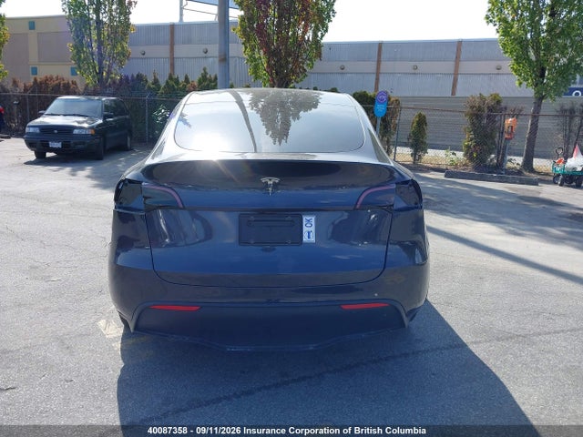Tesla Model Y 2024 7SAYGDED1RF060596 Image 17