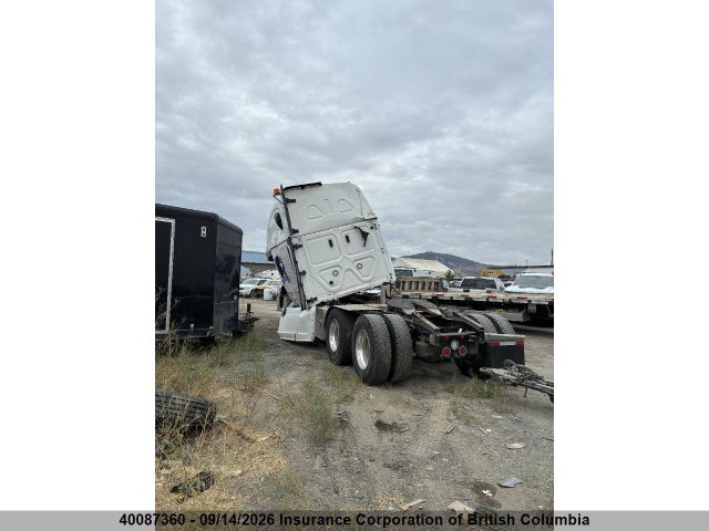3AKJHHDR4RSVE7300 Freightliner New Cascadia 126