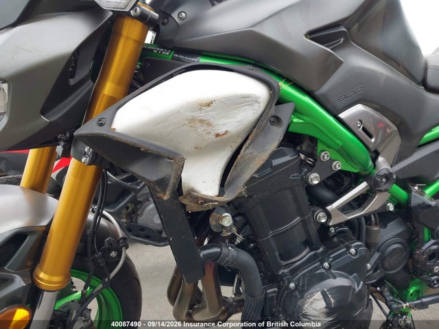 ML5ZRDT15TDA11983 Kawasaki Zr900 T