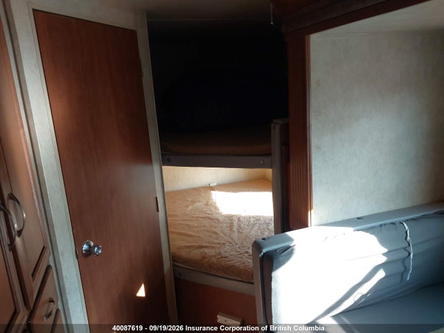 Продаж на аукціоні авто 2015 Forest River , vin: 4X4TWDB27FT138444, номер лоту: 40087619