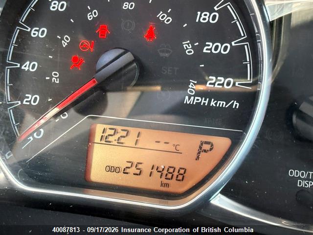VNKJTUD37JA086983 Toyota Yaris